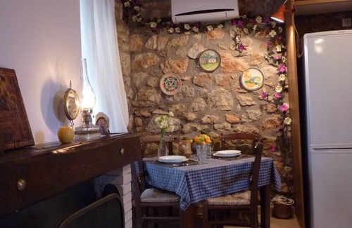 Gythio Apartamento | Casa tradicional de piedra azul grande