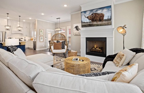 Downtown Casa | Big Blue on Main-hot Tub-less Than 1 Mi to Square