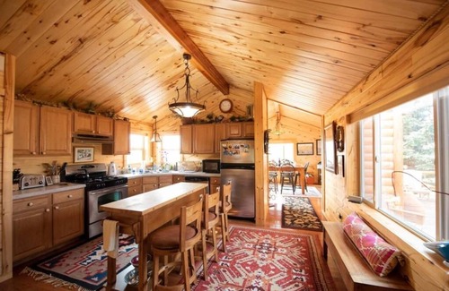 Saddlestring Cabina | Big Bounty of the Bighorns Cabin near Buffalo