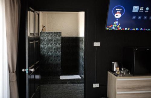 Patong Hotel | Big Boys' Bed & Burger - Patong Beach