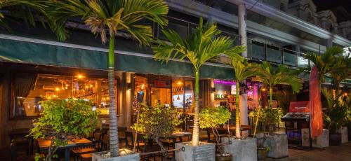 Patong Hotel | Big Boys' Bed & Burger - Patong Beach