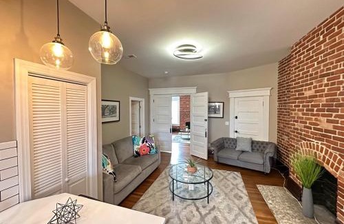 University District Apartamento | Big Brick 2 Bedroom apartment in Victorian Village