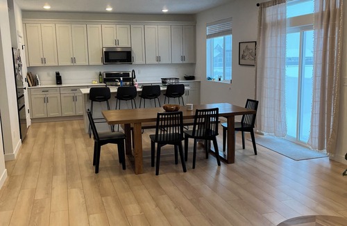 Eagle Mountain Casa | Big, Bright, New - 4 bedroom house with Mountain View in Eagle Mountain