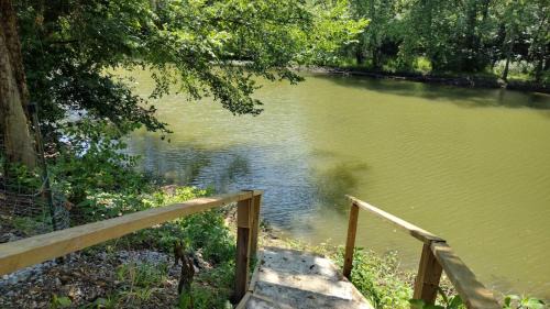 Grove City Casa | Big Darby Creek Cottage