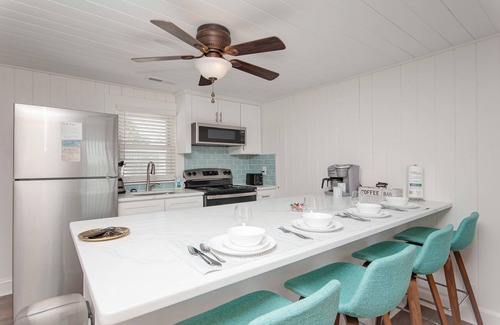 Crescent Beach Casa | Big dog friendly*Outdr Shower*1 blk to beach