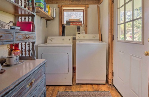 New Straitsville Casa | Big Dog-Friendly Home w/ Porch & Private Yard