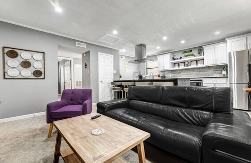 College Station Apartamento | Big Easy: 2 Bedrooms, 2nd floor, Walk to A&M, Comfy King Beds