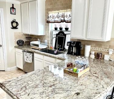Barker Casa | ~ Big Family Home near 99/i10/kid friendly~