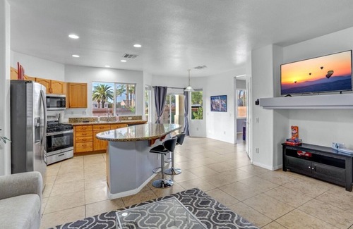 Rhodes Ranch Casa | Big Family: Luxurious, King Beds, Pool Table, Fireplace, Backyard Oasis & More!