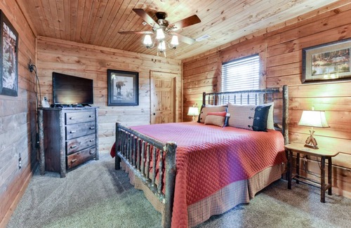 Branson Cedars Cabina | ¡No caces más! Bañera de hidromasaje, WiFi, TV de alta definición, gran terraza Mucho espacio