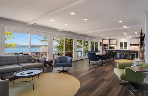 Glen Arbor Casa | Big Glen Lakefront in Glen Arbor with Hot Tub!