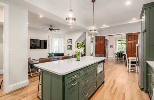 Victorian Village Casa | Big Grey | 3 Suites | 5 Queens | OSU 1/2mi
