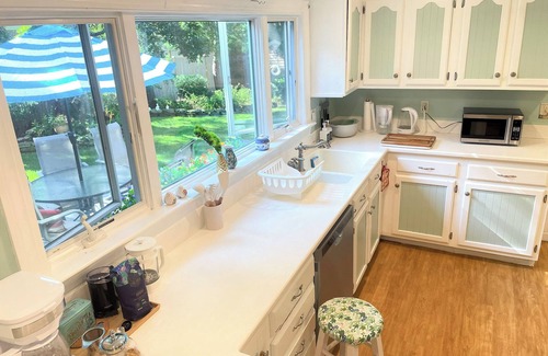 Centerville Casa | Big Group Rustic Cape Home- Walk2Beach/AC/Craigville/Pet/Fence