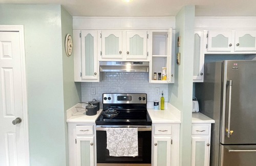 Centerville Casa | Big Group Rustic Cape Home- Walk2Beach/AC/Craigville/Pet/Fence