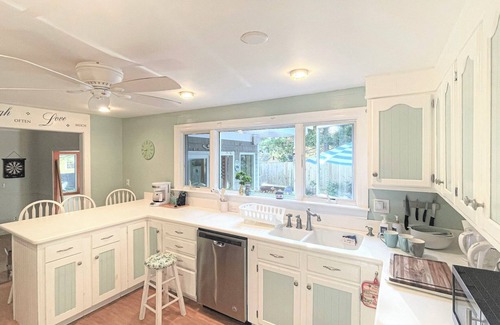 Centerville Casa | Big Group Rustic Cape Home- Walk2Beach/AC/Craigville/Pet/Fence