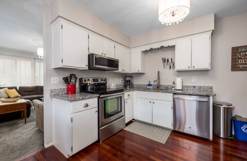 Midway Casa | Big Group Stay In Midway 12 Beds Central Location