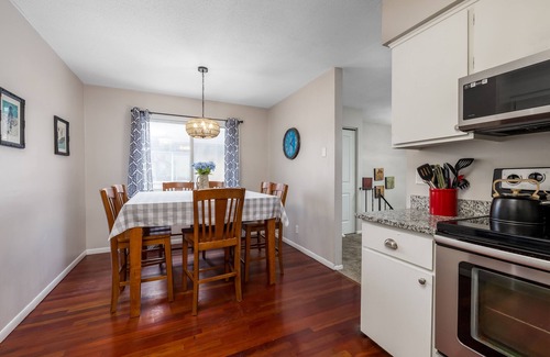 Midway Casa | Big Group Stay In Midway 12 Beds Central Location