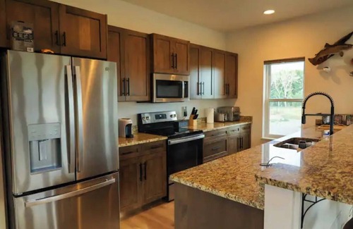 Glen Casa | Big Hole River Property- Lure House