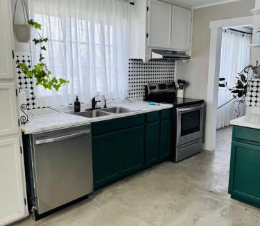 Sulphur Casa | Big home in the heart of Sulphur