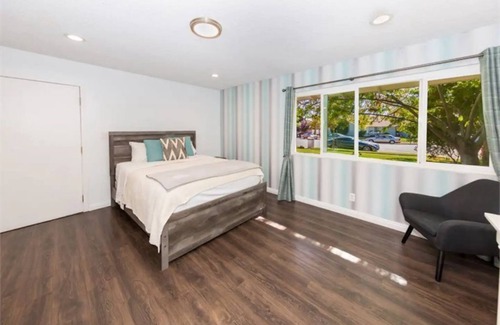 Simi Valley Casa | Big Home with Mini Golf Course Ideal for Long Stay