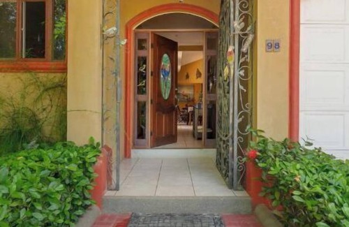 Bejuco Casa | Big & Homely 3 BDR house, Private Pool, Tennis- near the beach