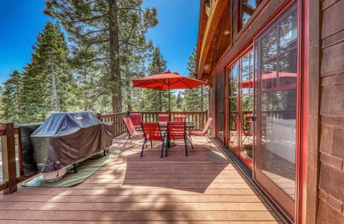 Lake Forest Casa | Big Horn Luxury Lodge - 4 BR w Hot Tub & Close to Lake!