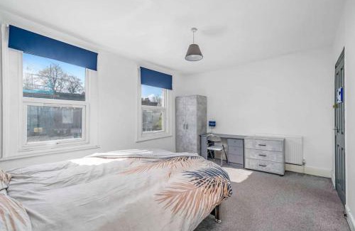 New Cross Apartamento | Big House, 5 beds, 2 bathrooms, Contractors Dream, Great transport links
