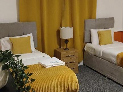 Beeston Apartamento | Big house in Leeds 4 Contractors