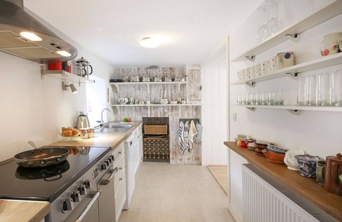 Talsarnau Cabaña | BIG HOUSE, pet friendly, character holiday cottage in Llandecwyn