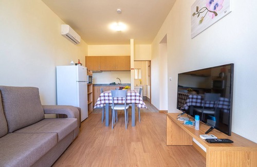 Prazeres Casa | Big house with 5 individual apartments, pool and big BBQ