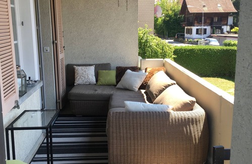 Pfaffikon District Casa | Big House With 7 Rooms on 2 Floors and Free Parking in Front for Yourself