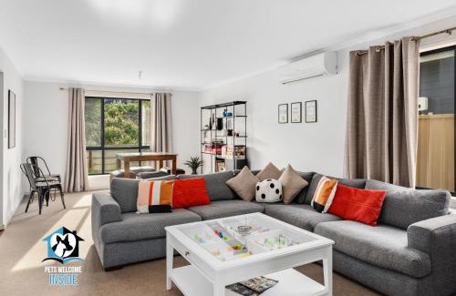 Encounter Bay Casa | Big House with Views and Fab Pop Culture Vibe