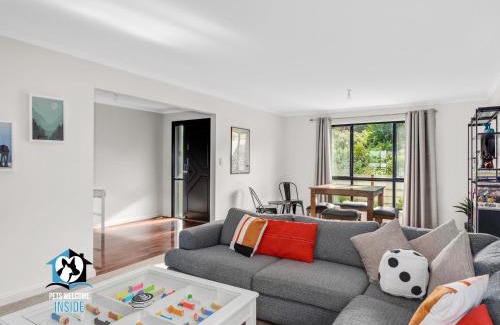 Encounter Bay Casa | Big House with Views and Fab Pop Culture Vibe