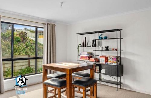 Encounter Bay Casa | Big House with Views and Fab Pop Culture Vibe