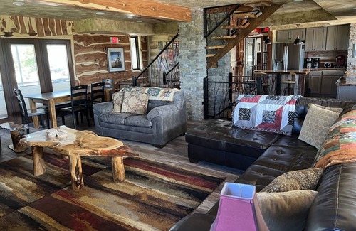 Pierre Cabina | Big Lodge on the prairie in the ♥️ of SD: Broken Arrow Farms - 9 BR, 8.5 BA