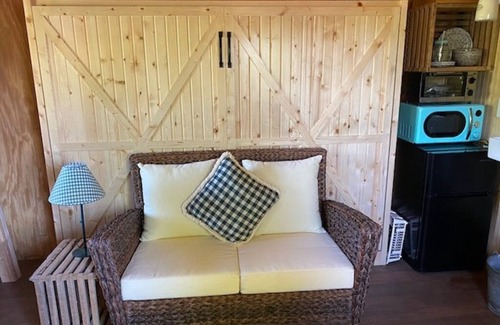 Hamersville Cabina | Big Mike's Cabin on the lake, next to ball diamonds nestled in 3 -cabin village