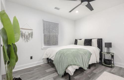 Ellenwood Casa | Big Modern Family Home On 1 Acre Land w Firepit & Grill