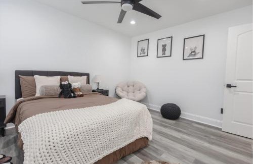 Ellenwood Casa | Big Modern Family Home On 1 Acre Land w Firepit & Grill