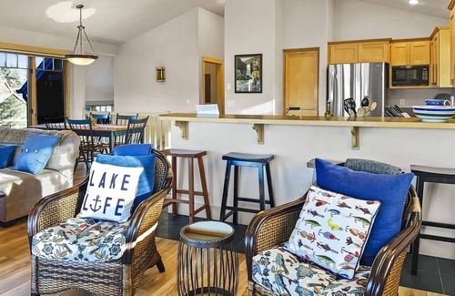 Sisters Condominio | Big Mt View Condo View of the Mountains in Sisters, A/C, Gas Fireplace
