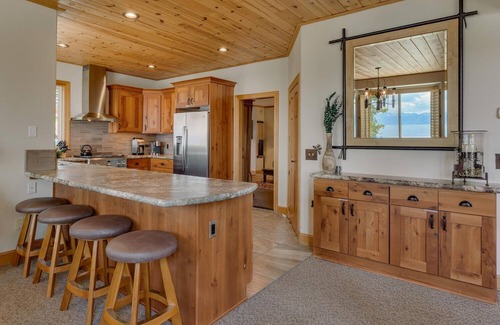 Talmont Casa | Big Pine - Lakeview: 3 BR / 3. 5 BA tres habitaciones en Tahoe City, para 8 personas