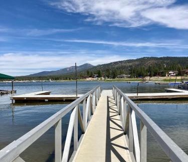Big Bear Lake Hotel | Big Pines Couple Lakeview Studio Cabin by Big Bear Vacations