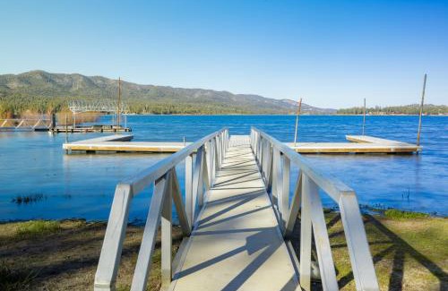 Big Bear Lake Hotel | Big Pines Couple Lakeview Studio Cabin by Big Bear Vacations