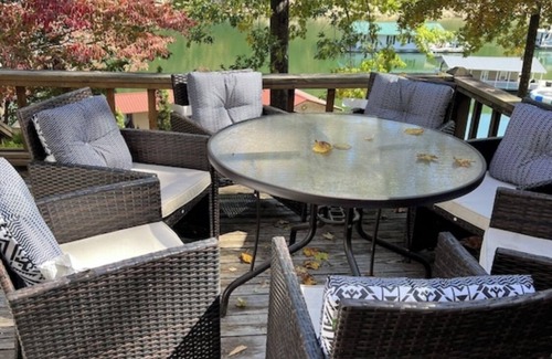 Speedwell Casa | Big Private Dock! 3 BRM, 2 Bath house 64 steps from the water, WIFI