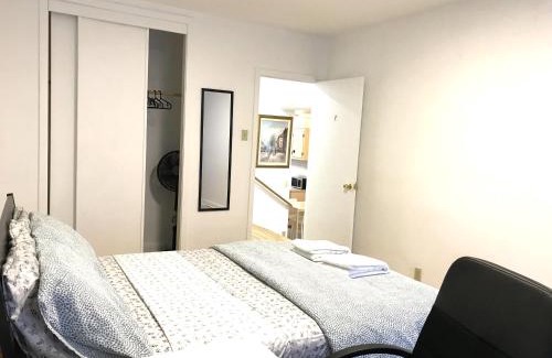 Saint-Laurent Casa | Big Private Room MidMontreal next to station metro - Parking free