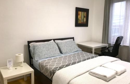 Saint-Laurent Casa | Big Private Room MidMontreal next to station metro - Parking free