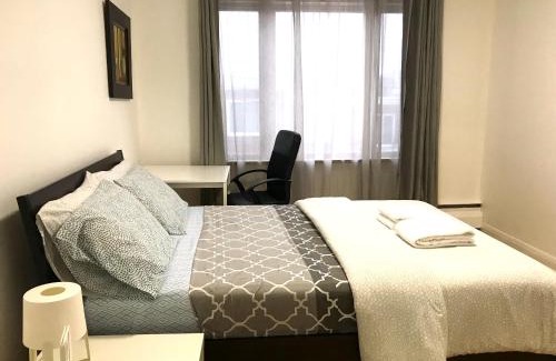 Saint-Laurent Casa | Big Private Room MidMontreal next to station metro - Parking free