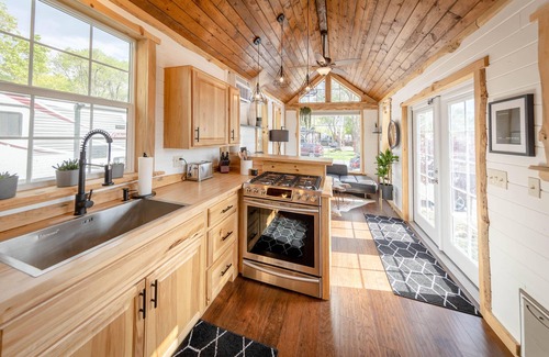 Draper Cabina | Big Profile, Tiny Mtn Cabin
