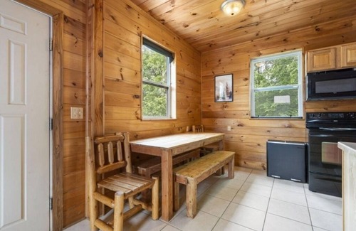 Galena Cabina | Big Riverfront Cabin #5 on the James! Sleeps 12, #5 of 5 Cabins