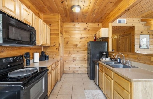 Galena Cabina | Big Riverfront Cabin #5 on the James! Sleeps 12, #5 of 5 Cabins