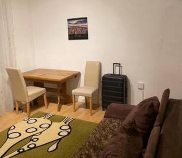 Eschersheim Casa | Big room for 2 pers, 9 min to trade fare, FREE parking